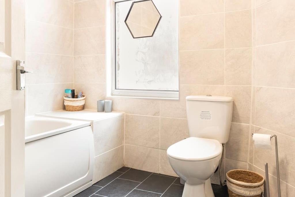 3-Bedroom Home In Liverpool L15 With Free Parking Luaran gambar