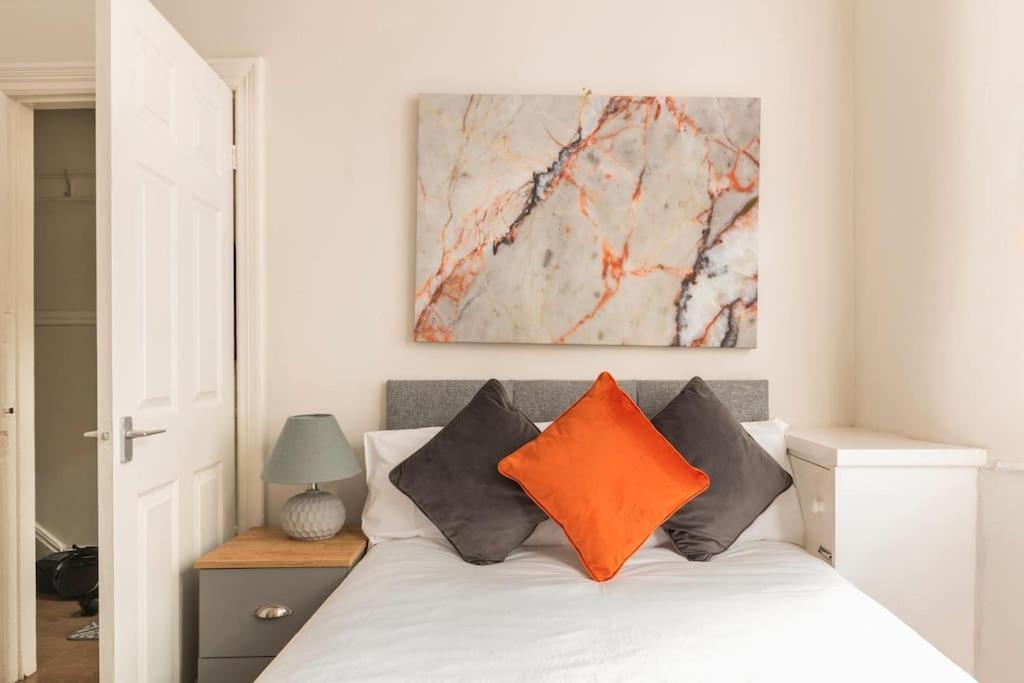 3-Bedroom Home In Liverpool L15 With Free Parking Luaran gambar