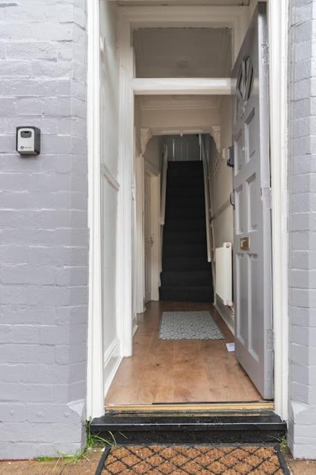 3-Bedroom Home In Liverpool L15 With Free Parking Luaran gambar